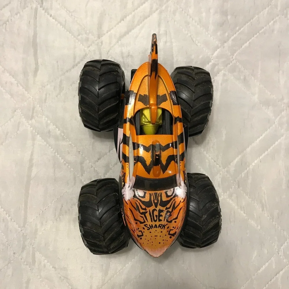 Hot Wheels Monster Jam Die Cast Tiger Shark‎ 1:24 scale